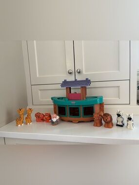 Fisher-Price Little People Noah’s Ark Play set and Characters